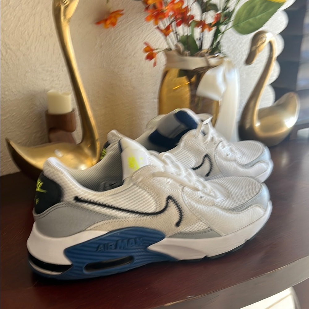 NIKE LIFESTYLE
AIR MAX EXCEE